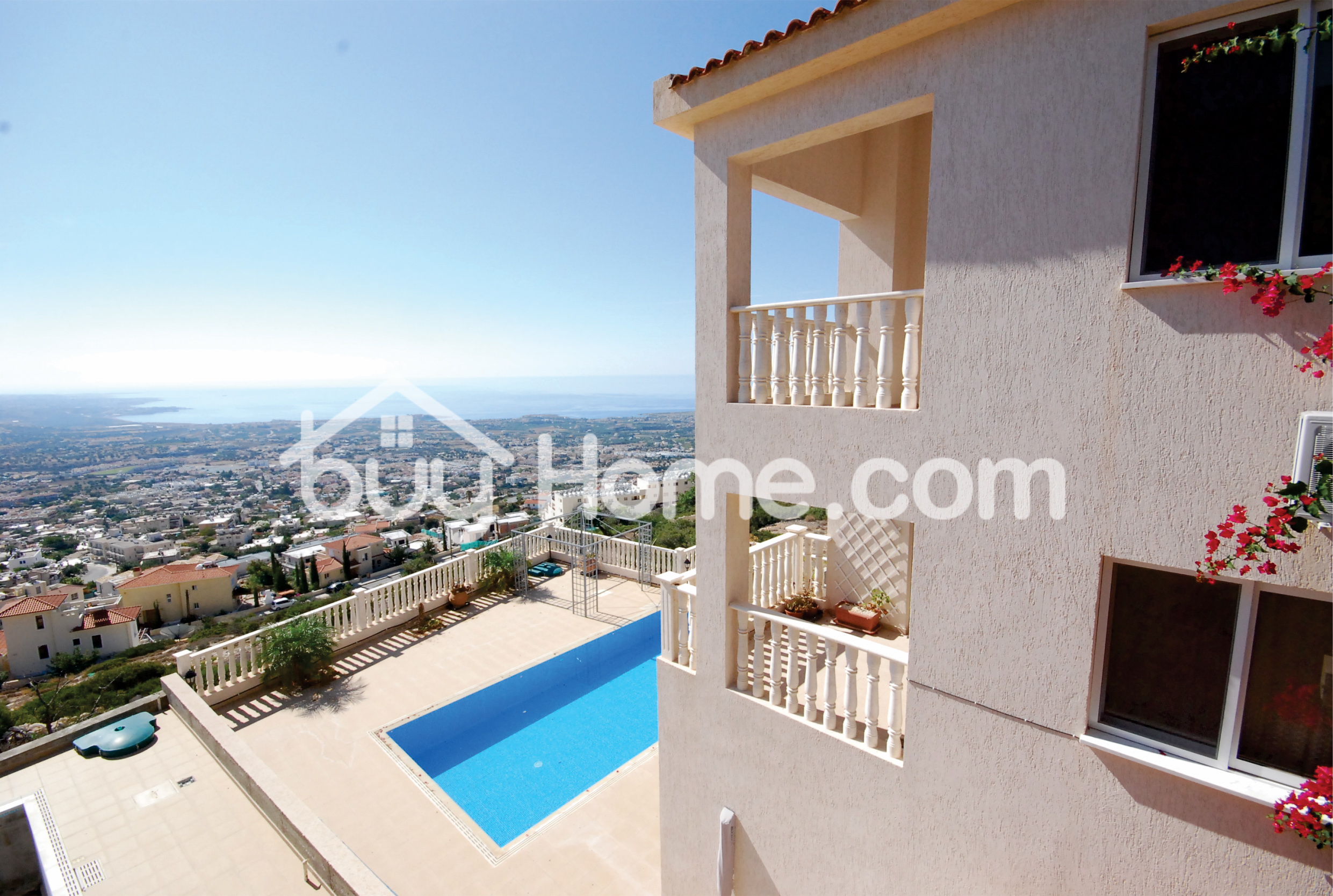 Large Dual Occupancy Villa with Stunning Views | BuyHome