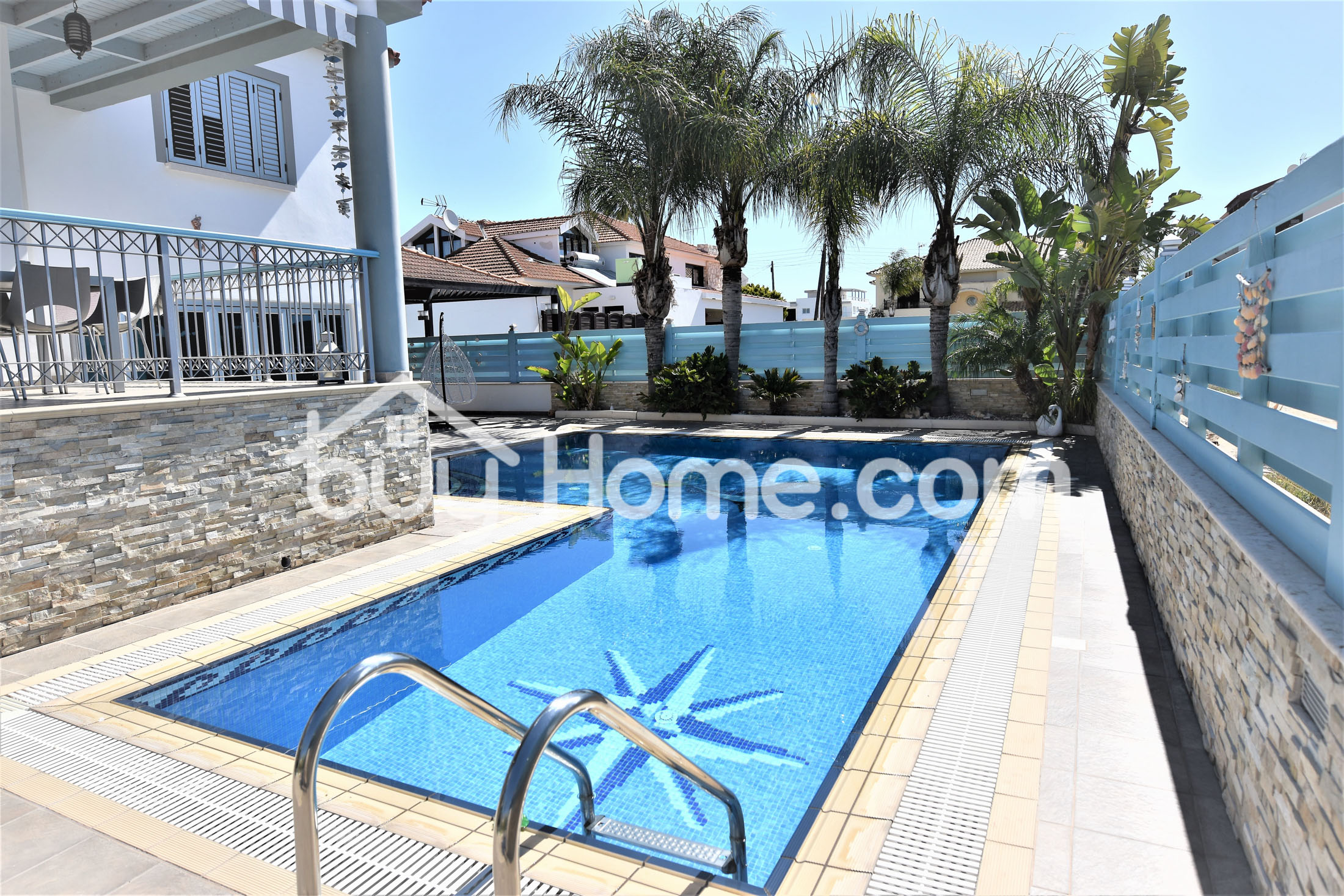 5 Bedroom House with Pool | BuyHome
