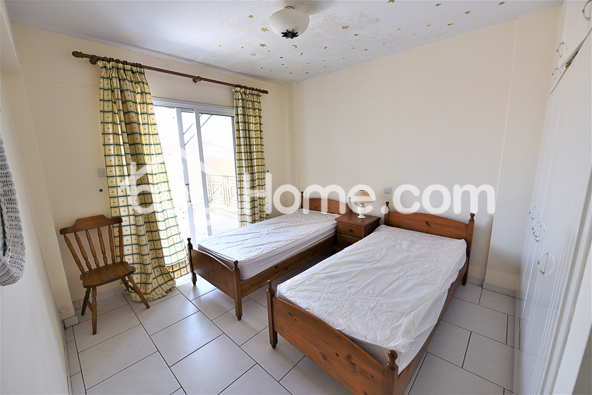 3 Bed Top Floor Apartment | BuyHome