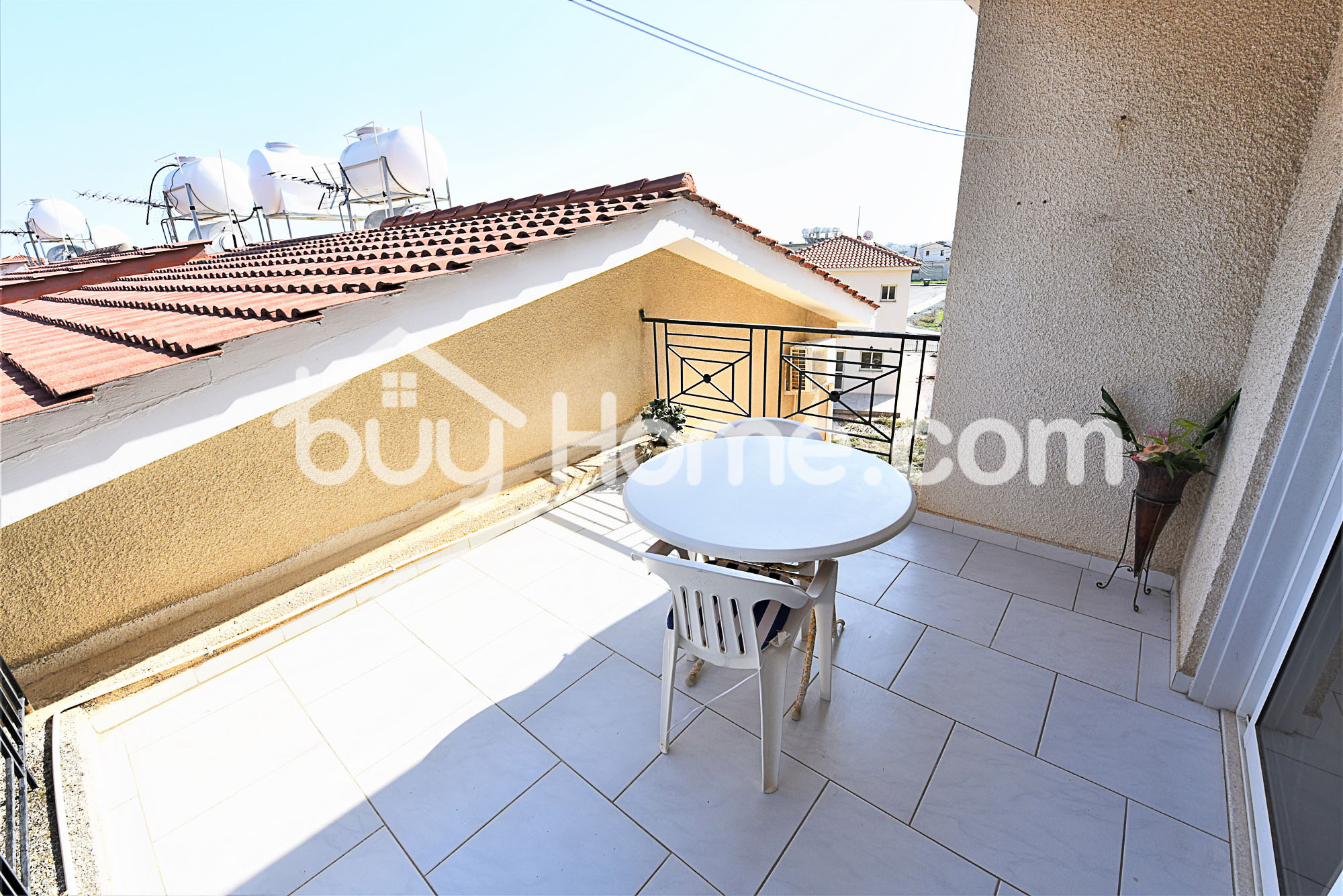 3 Bed Top Floor Apartment | BuyHome